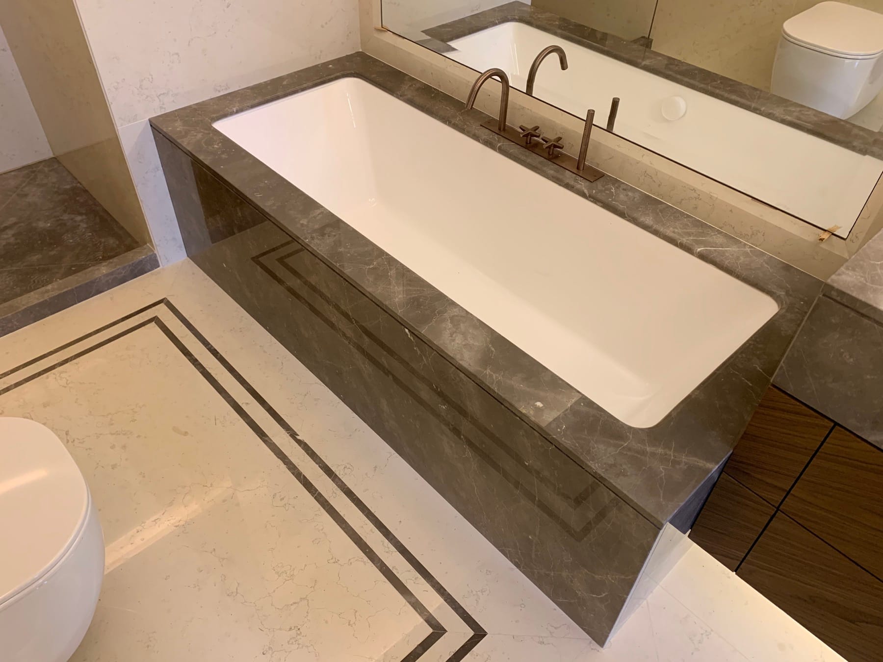 Bagno in pietra grigia - dettaglio 5