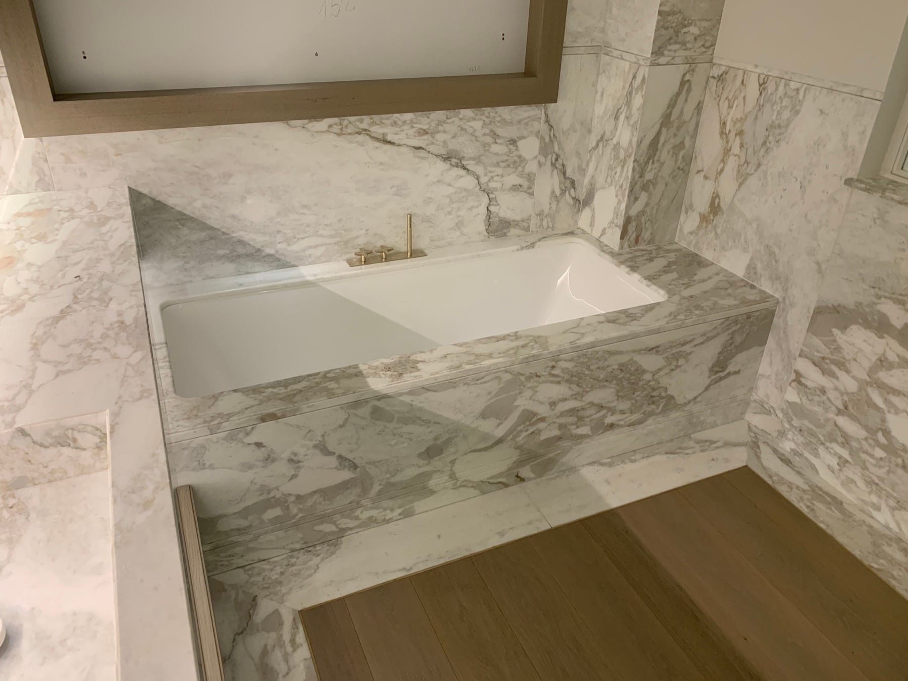 Bagno in Calacatta Vagli Oro - dettaglio 2