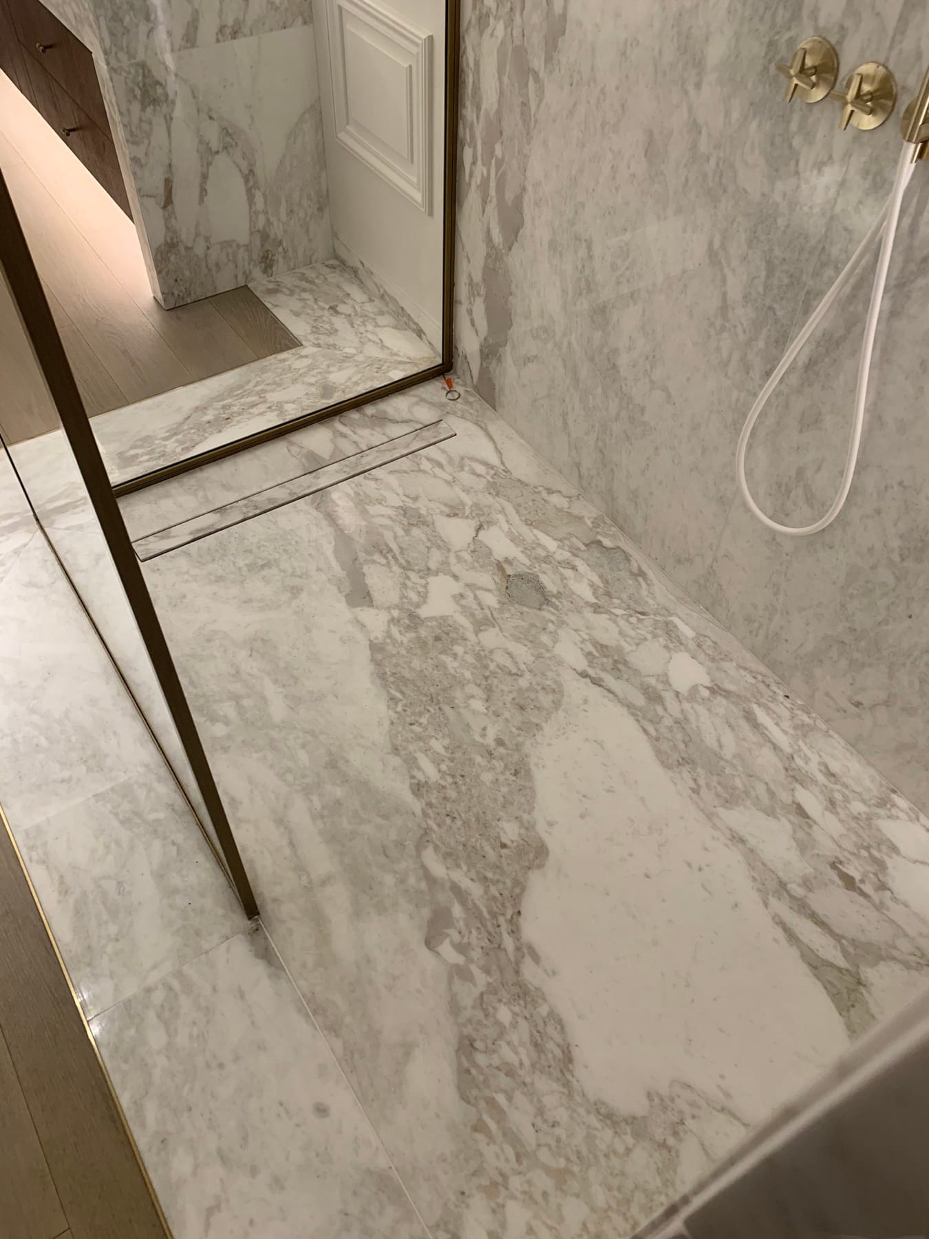 Bagno in Calacatta Vagli Oro - dettaglio 5