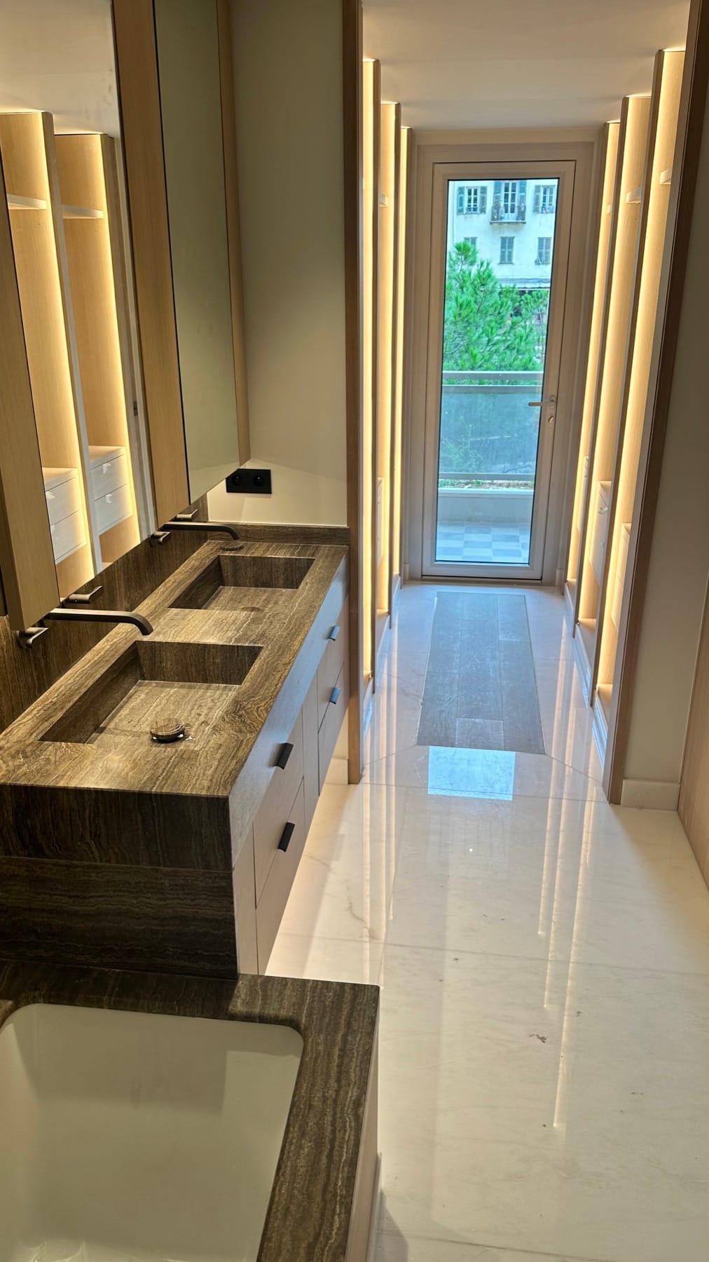 Bagno in Travertino Titanium - dettaglio 1