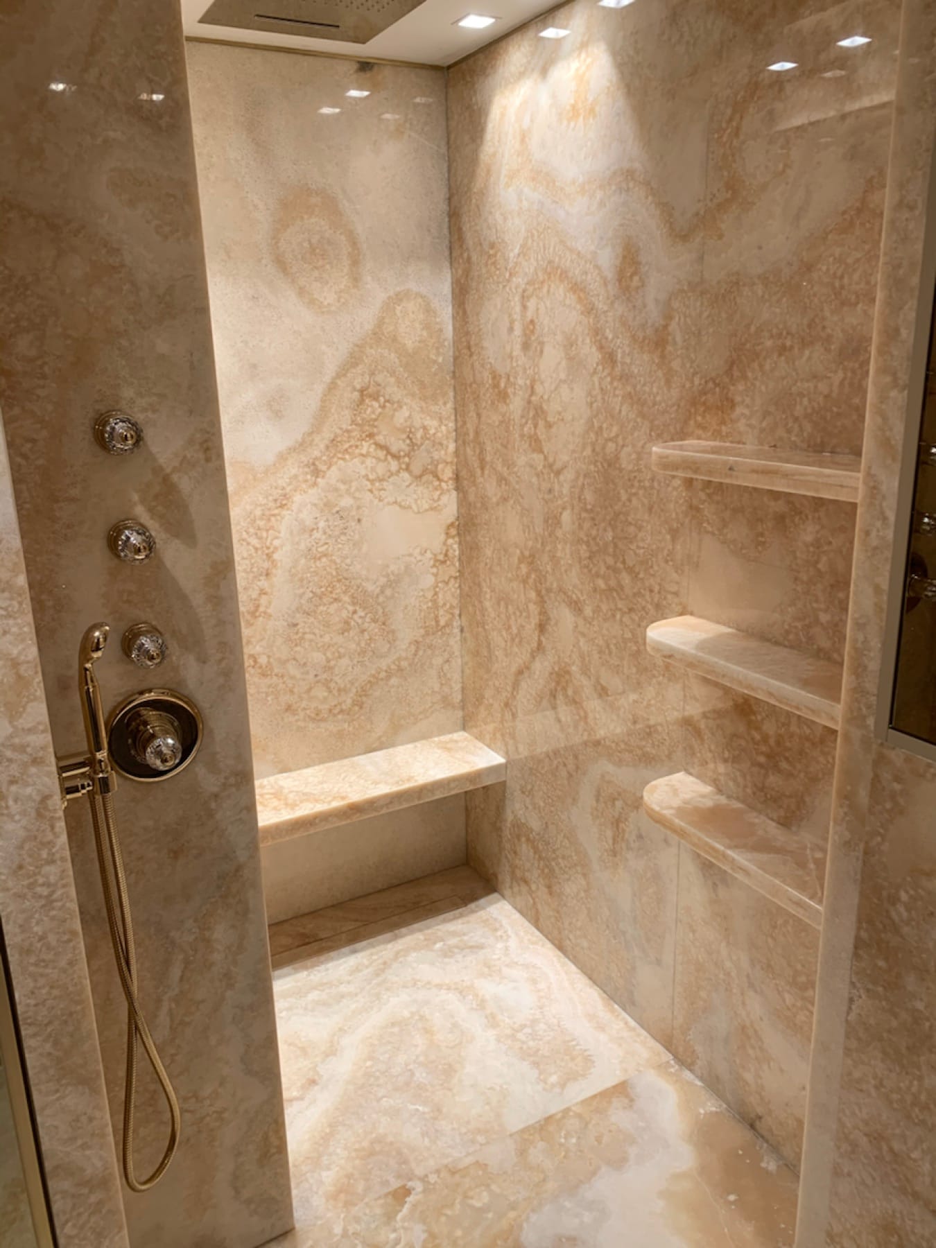 Bagno in Onice Miele - dettaglio 2