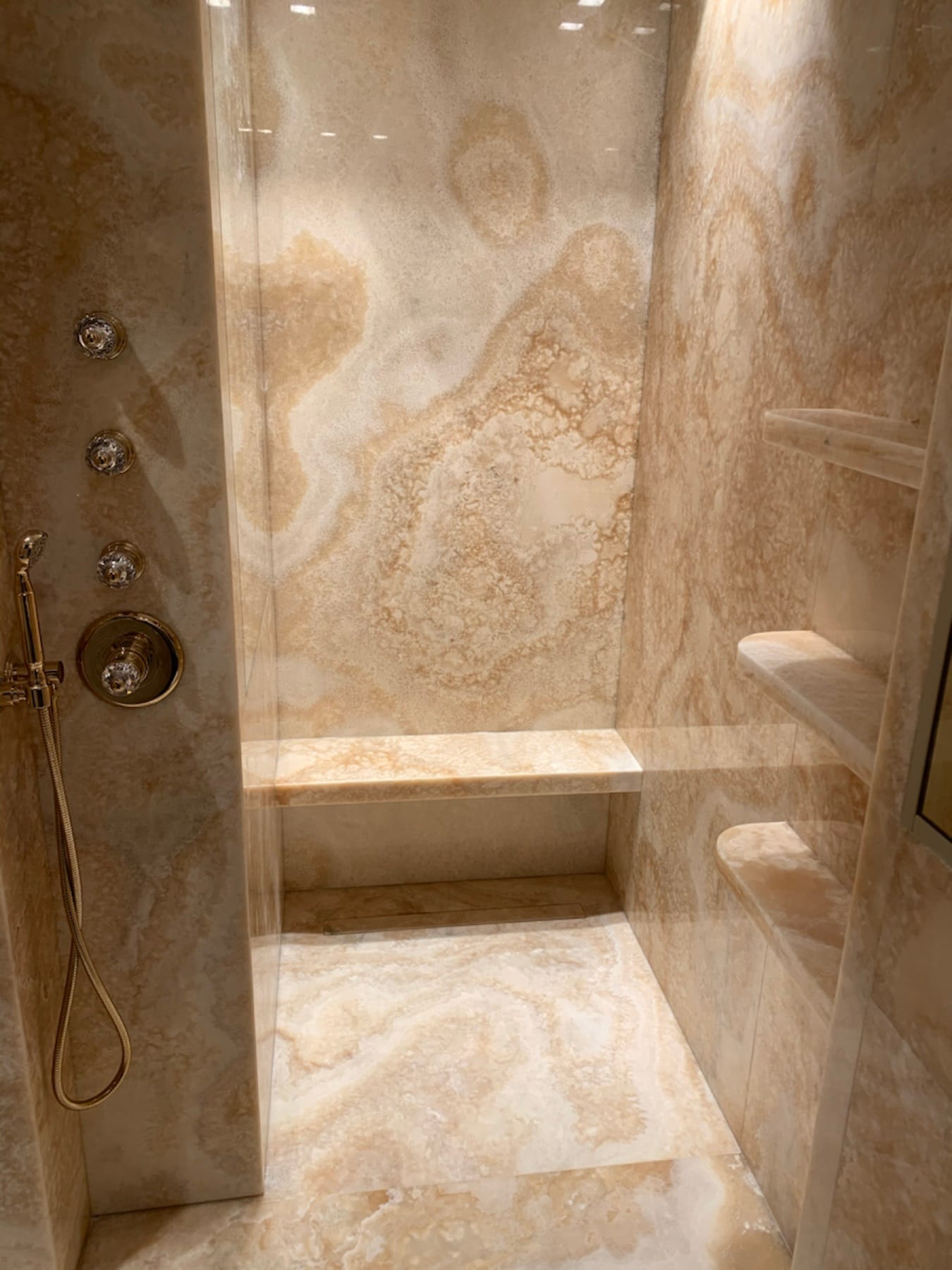 Bagno in Onice Miele